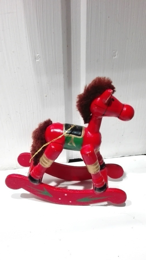 SULOINEN MINIATYYRI KEINUHEPPA
