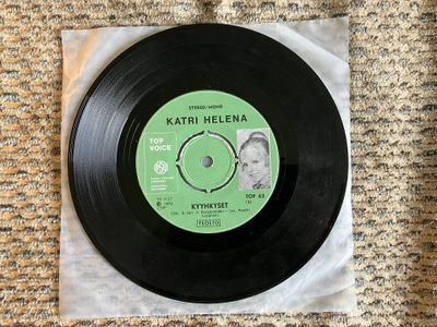 Katri Helena - Kyyhkyset/On onni siinä