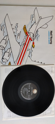 Neil Young :  Landing On Water vinyyli lp