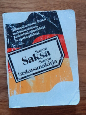 Suomi-saksa-suomi taskusanakirja.