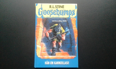 Goosebumps - Hän on Kannoillasi kirja 136s (R.L. Stine 2007)