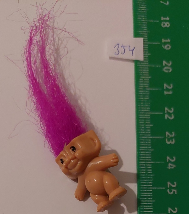 rintakoru pinkihiuksinen trolli nro 354