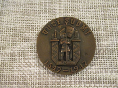 Uusi Suomi mitali 1847-1947  /Gerda Qvist 1947
