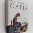 Joyce Carol Oates : Dödgrävarens dotter roman - pikkukuva 1