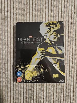 Iron Fist kausi 1 Zavvi Exclusive Steelbook (Blu-ray) (uusi)