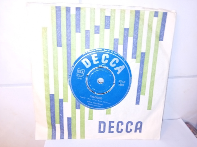 7"  single Ritva Mustonen :  Valentino / Tekokukkia