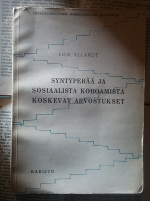 Erik Allardt - Syntyperää ja sosiaalista kohoamista.. (nid.)