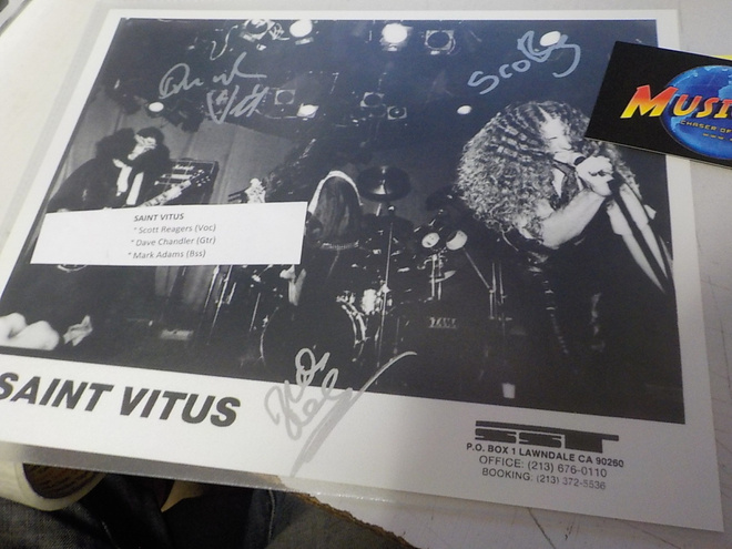 SAINT VITUS B/W KUVA KOLMELLA NIMMARILLA