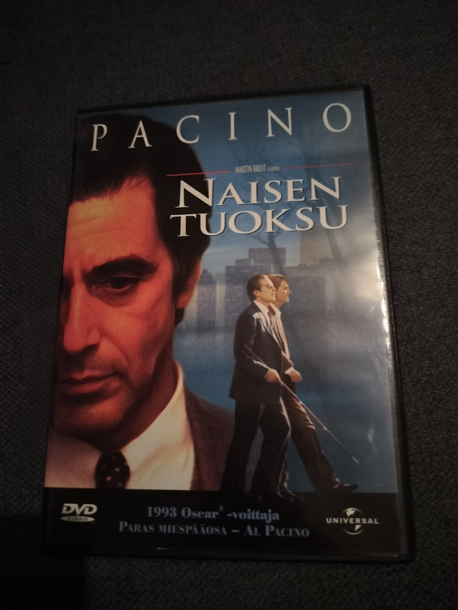 naisen tuoksu DVD