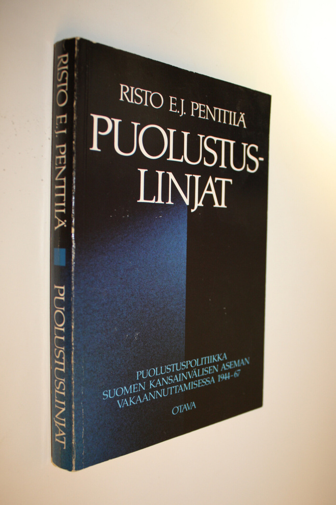 Risto E. J. Penttilä : Puolustuslinjat : puolustuspolitii...