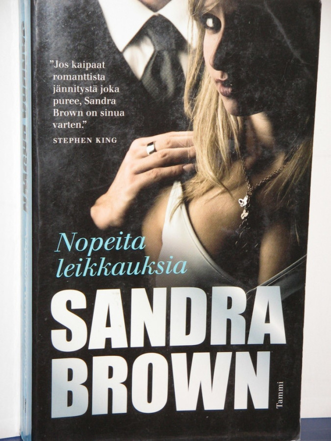 Sandra Brown : Nopeita leikkauksia