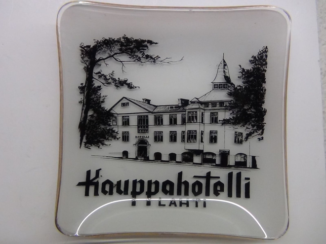 KAUPPAHOTELLI  LAHTI - LASINEN TUHKAKUPPI