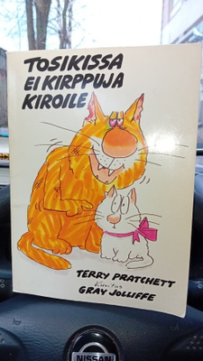Pratchett  : Tosikissa ei kirppuja kiroile ( SIS POSTIKULU
