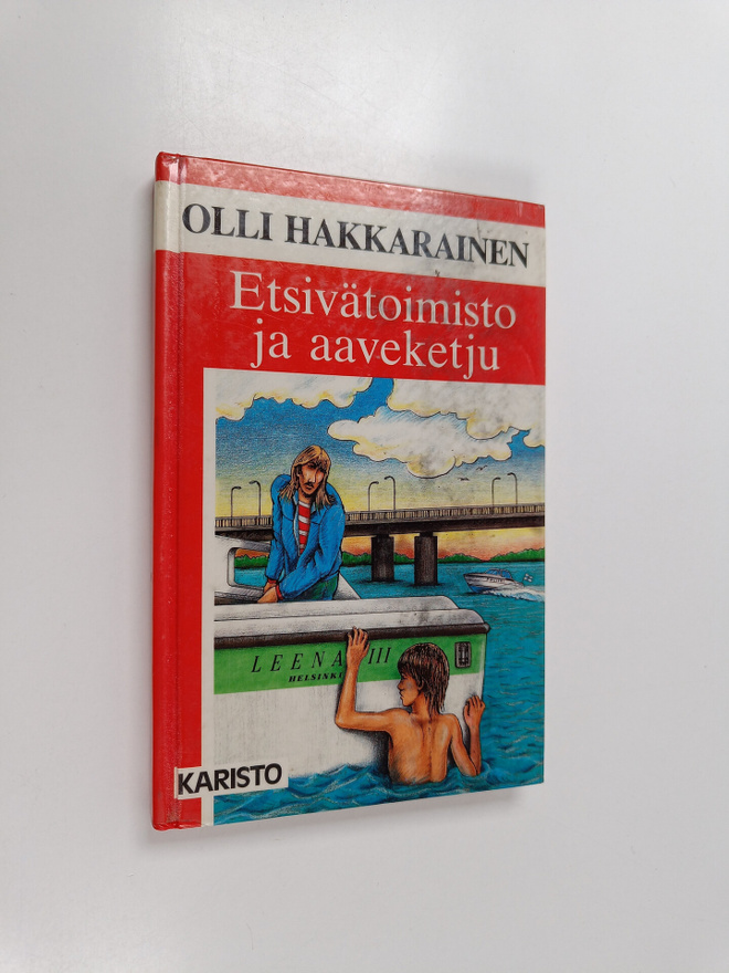 Olli Hakkarainen : Etsivätoimisto ja aaveketju