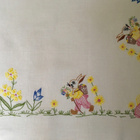 KIRJAILTU PÄÄSIÄISLIINA  Puuvilla 79cm x 82cm - pikkukuva 3
