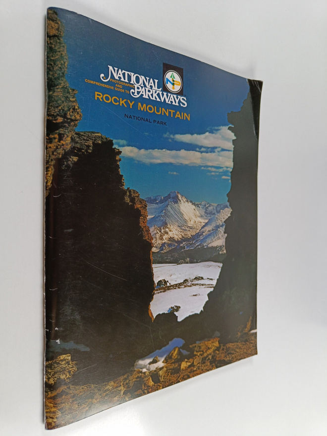 A photographic and comprehensive guide to National Parkwa...
