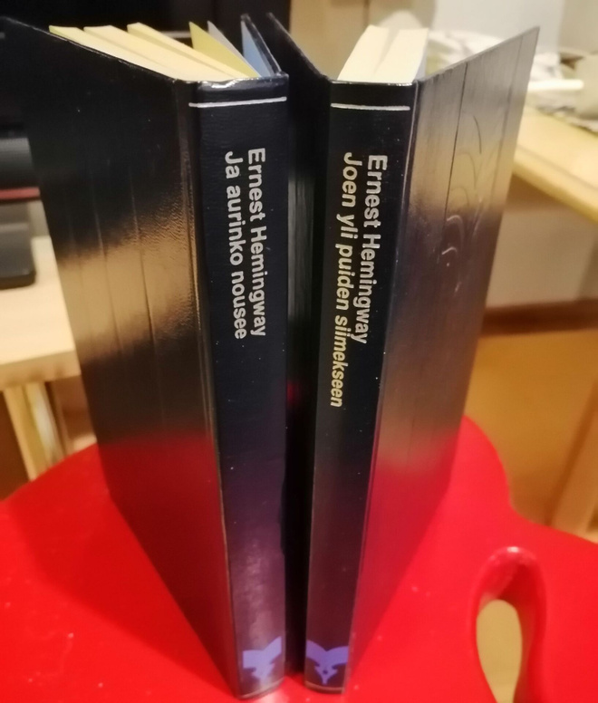 Kaksi  Ernest Hemingwayn kirjaa