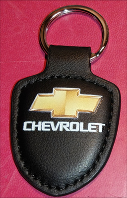 Pieni musta nahkainen Chevrolet avaimenperä #31631
