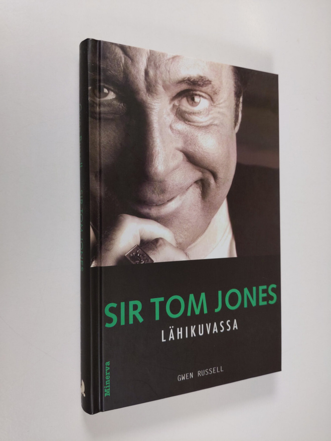 Gwen Russell : Sir Tom Jones lähikuvassa