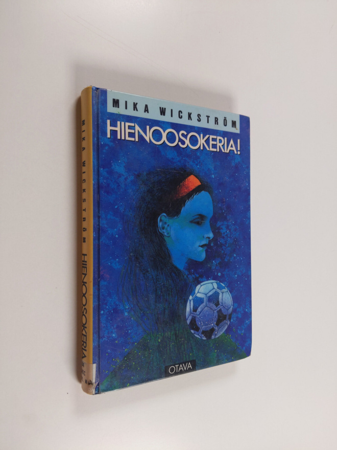 Mika Wickström : Hienoosokeria! : nuortenromaani