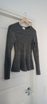 Harmaa peplum helmainen neule helmillä M