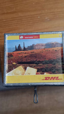 Peltilaatikko DHL lokolla