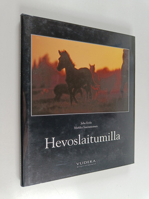 Juha Erola : Hevoslaitumilla