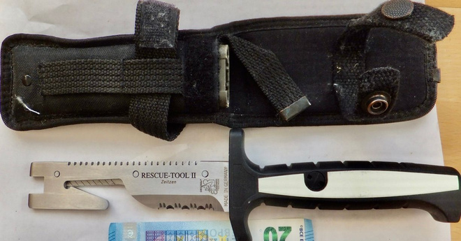 VANHA Pelastusveitsi Rescue Tool II Eichhorn Solingen Saksa