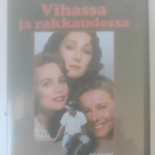 Vihassa ja rakkaudessa (Anjelica Huston) - pikkukuva 1