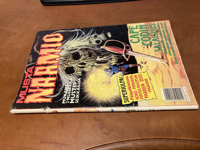 MUSTANAAMIO 12/1989