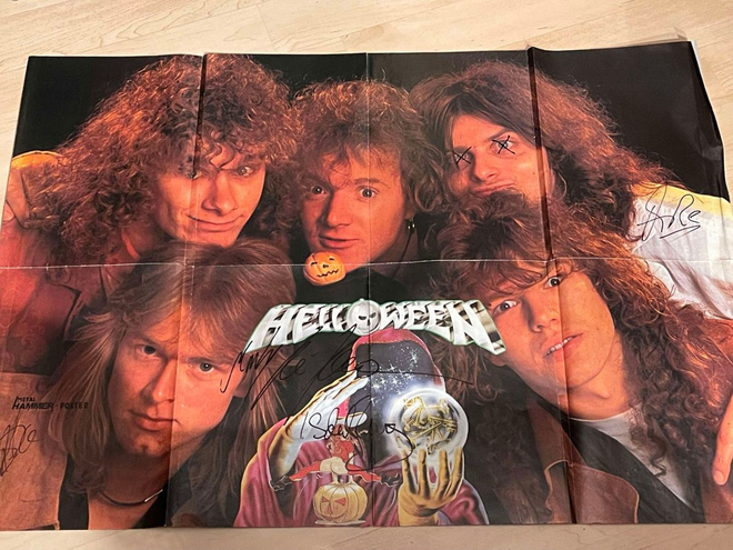 Helloween (1988) nimikirjoitukset julisteessa