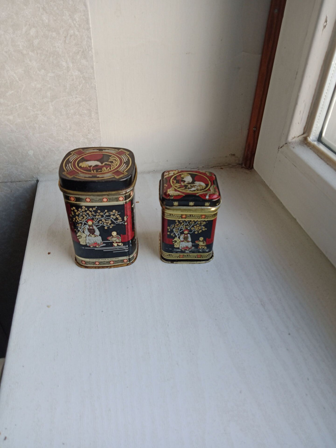 Vintage teepurkki, kiina aiheinen, maatuska tyyppinen.