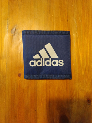Adidas lompakko