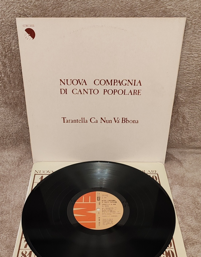 Nuova Compagnia Di Canto Popolare Tarantella Ca Nun Va 'Bbon