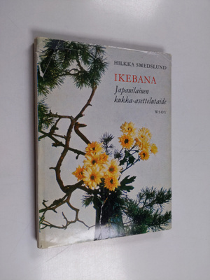 Hilkka Smedslund : Ikebana : japanilainen kukka-asettelut...