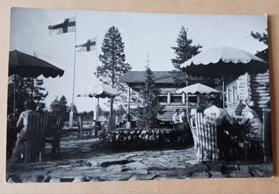 Rovaniemi, Napapiirin Maja, kesäinen terassihetki p. 1956 el