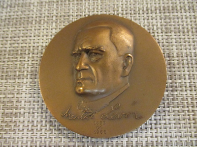 Martti Levón mitali 1892-1962 /Essi Renvall 1962