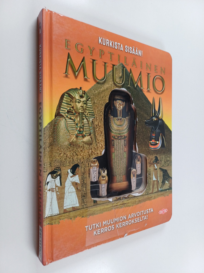 Lorraine Jean Hopping : Egyptiläinen muumio : Kurkista si...