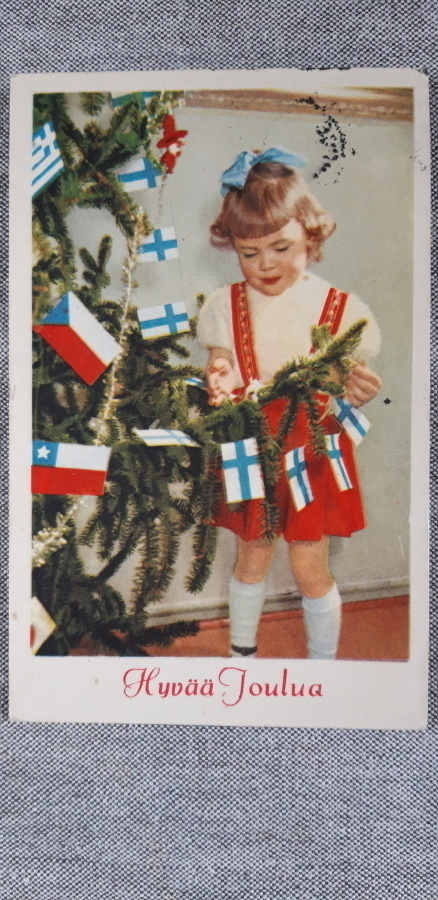Hyvää Joulu kortti, tyttö, kuusi ja Suomen liput v. 60