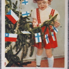 Hyvää Joulu kortti, tyttö, kuusi ja Suomen liput v. 60 - pikkukuva 1