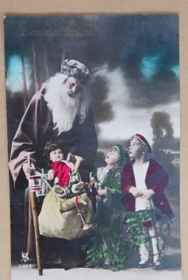 Joulupukki jututtaa lapsia lelusäkki edessään, p. 1929