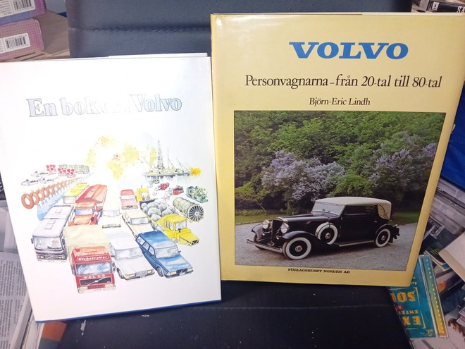 2 kpl VOLVO kirjoja på svenska ( SIS POSTIKULU )