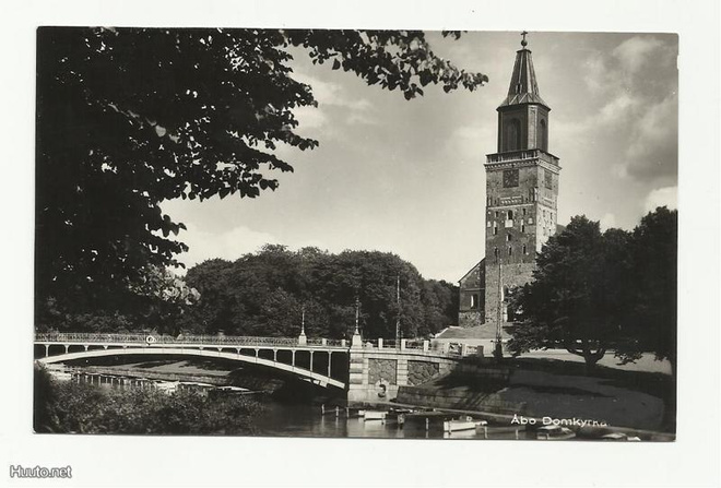 Turku: silta tuomiokirkon luona