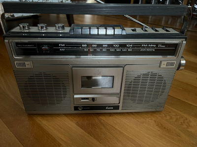 Luxor radionauhuri Made in Japan