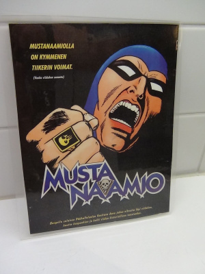 MUSTA NAAMIO, MUSTANAAMIOLLA IN 10 TIIKERIN VOIMAT.