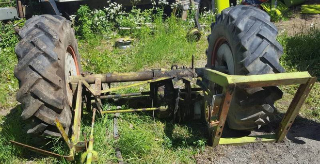 Claas Cosmos etuakseli renkaineen