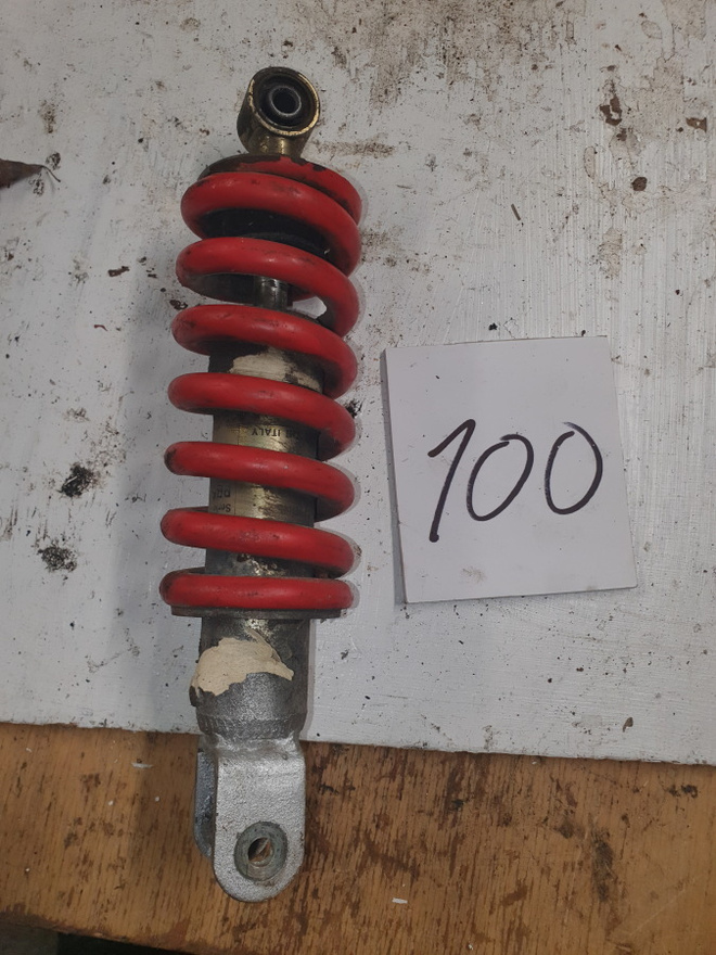 honda moottoripyörä 125cc iskuvaimennin taakse