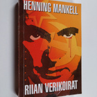 Henning Mankell : Riian verikoirat - pikkukuva 1