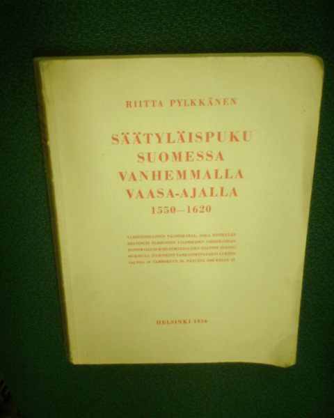 Pylkkänen SÄÄTYLÄISPUKU SUOMESSA VANHEMMALLA VAASA-AJALLA...