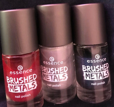 Essence Brushed Metals -kynsilakkoja